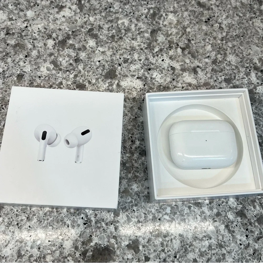 Apple AirPods Pro (White) - Right AirPod + Case